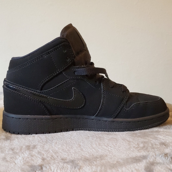 Nike Air Jordan 1 Mid Triple Black - Picture 9 of 16